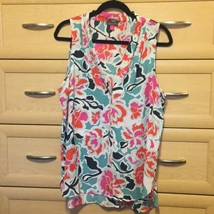 Multicolor sleeveless top.